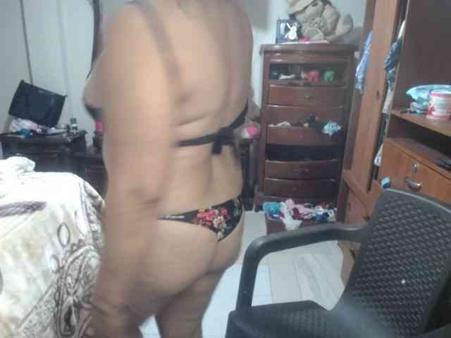 jazmin-mature