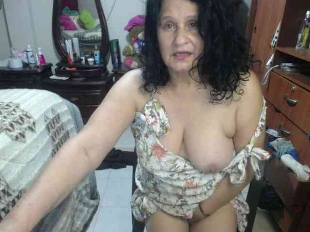 jazmin-mature