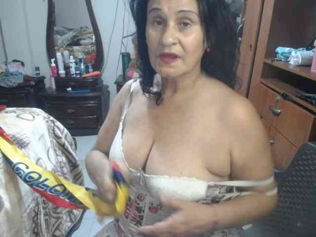 jazmin-mature