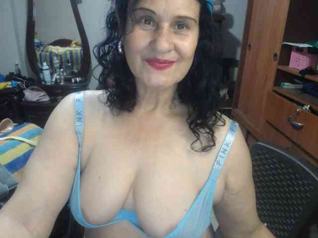 jazmin-mature