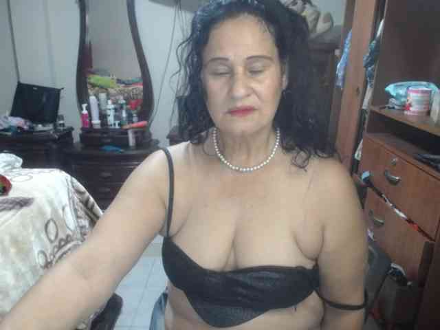 jazmin-mature