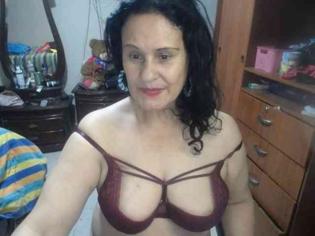 jazmin-mature