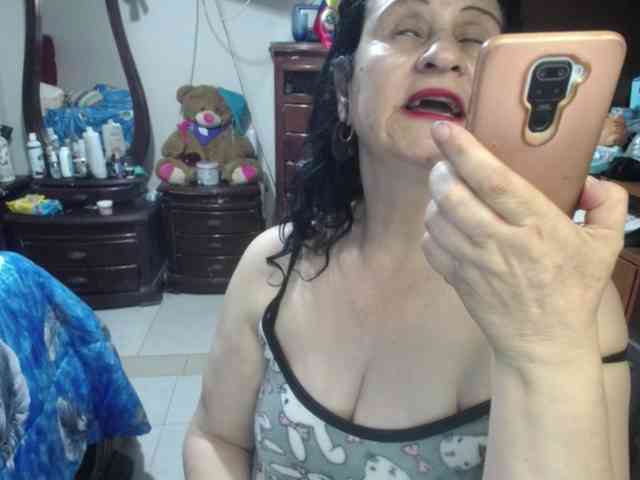 jazmin-mature