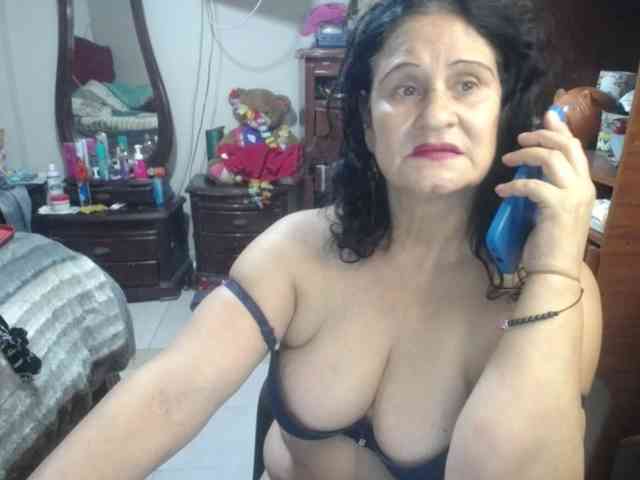 jazmin-mature