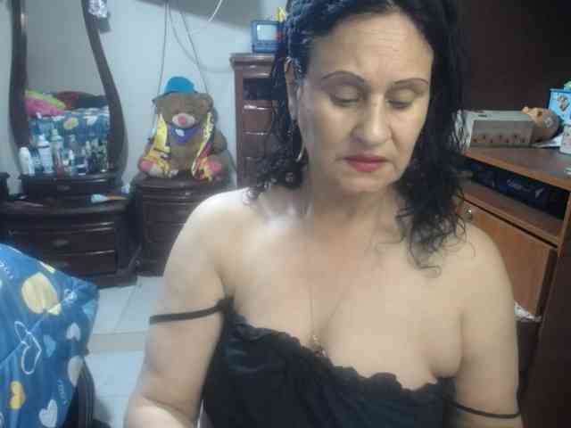 jazmin-mature