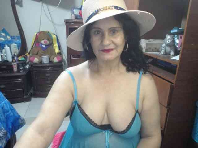 jazmin-mature