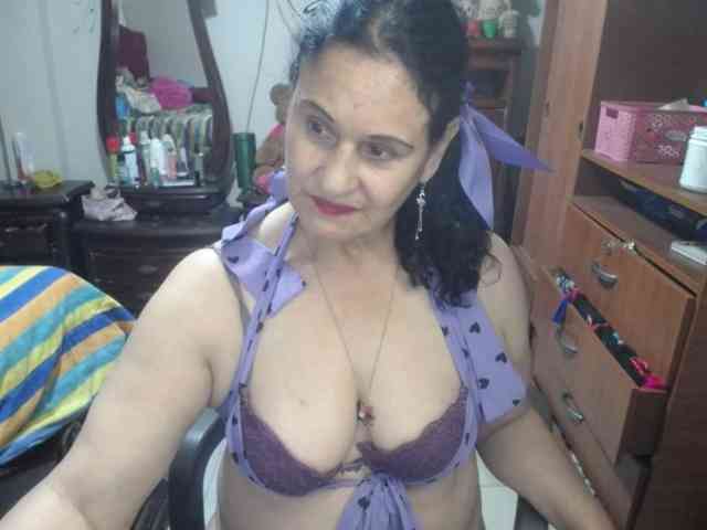 jazmin-mature