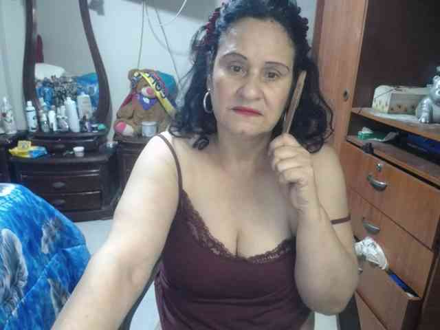 jazmin-mature