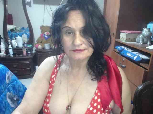 jazmin-mature