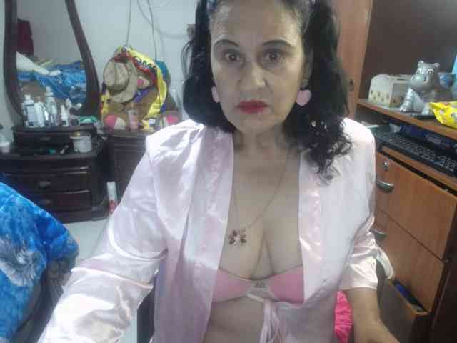 jazmin-mature