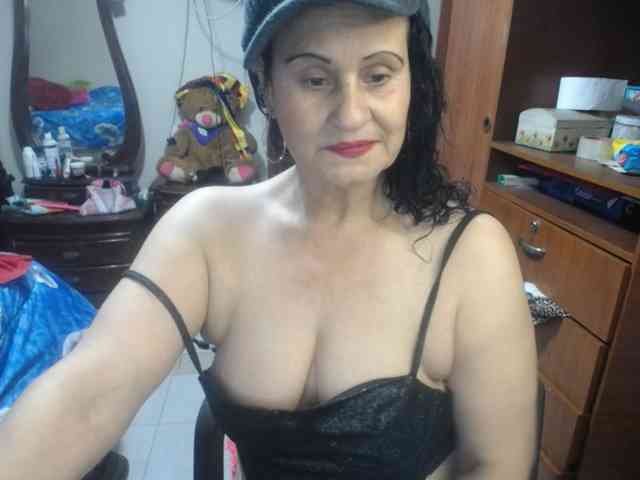 jazmin-mature