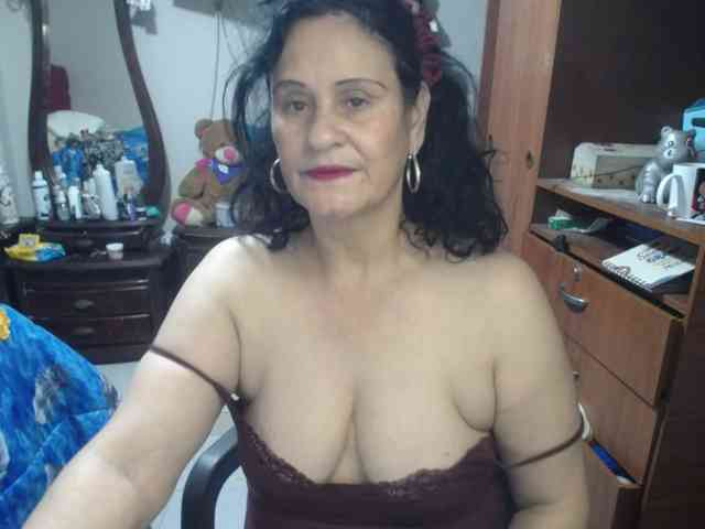 jazmin-mature
