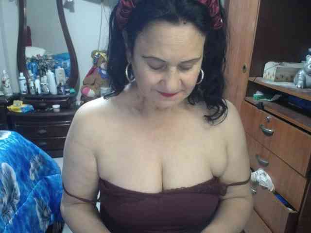 jazmin-mature