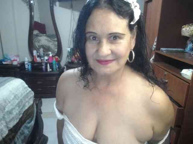 jazmin-mature