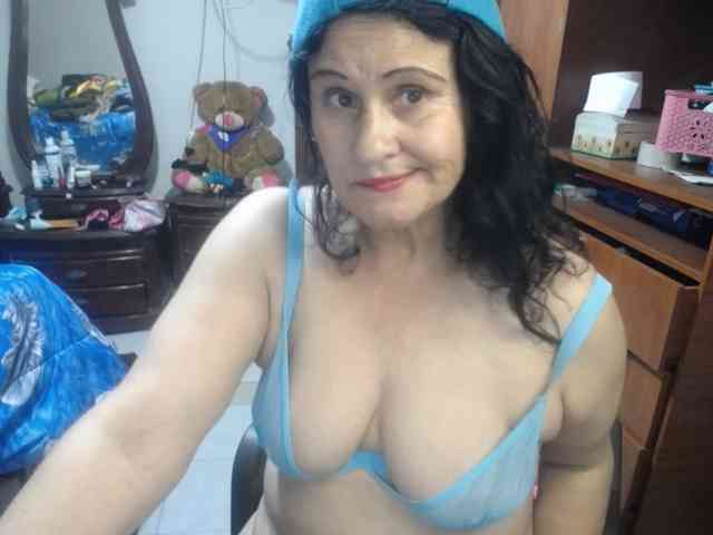 jazmin-mature