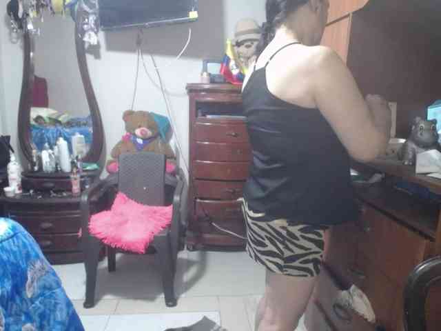 jazmin-mature webcam