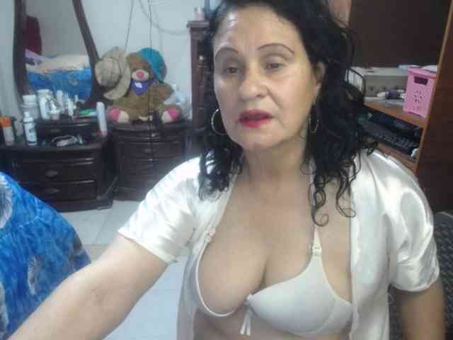 jazmin-mature