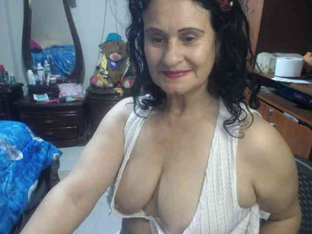 jazmin-mature