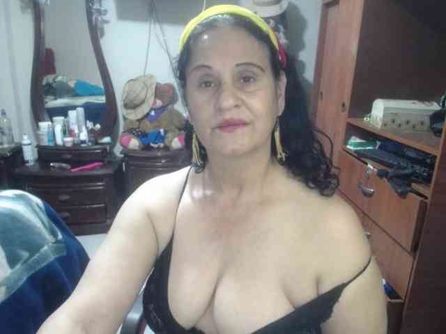 jazmin-mature