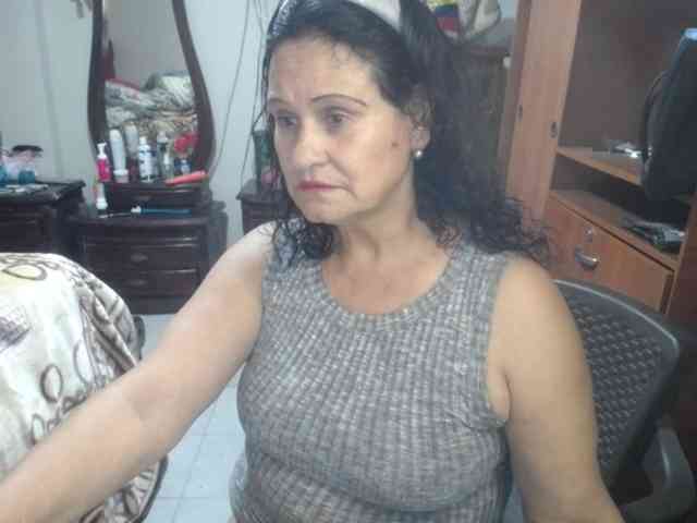 jazmin-mature webcam