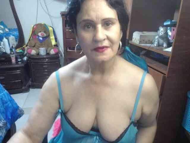 jazmin-mature