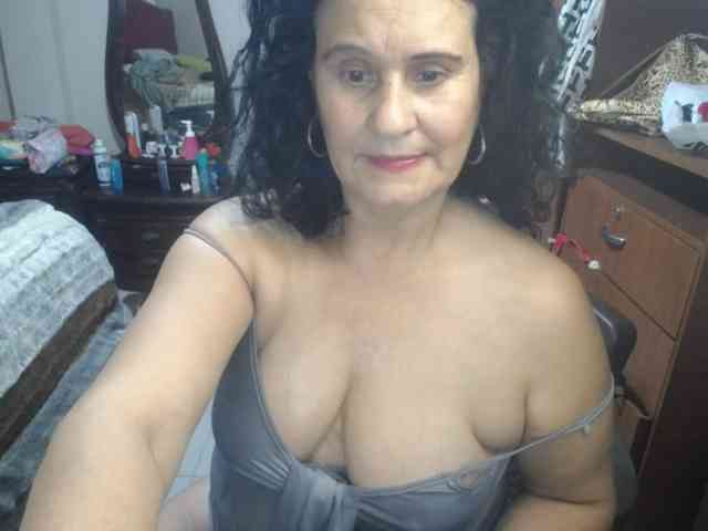 jazmin-mature