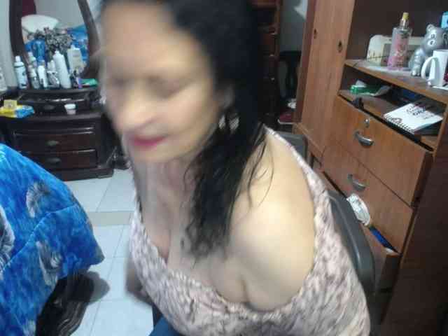 jazmin-mature webcam