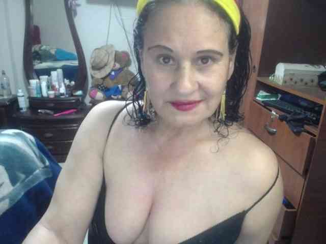 jazmin-mature
