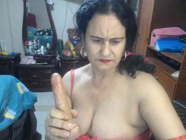 Model: jazmin-mature