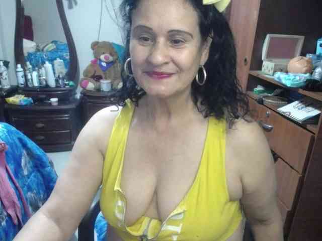 jazmin-mature