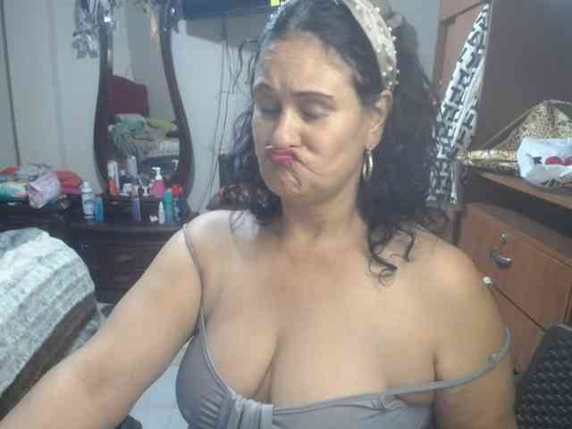 jazmin-mature