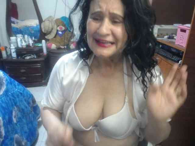 jazmin-mature