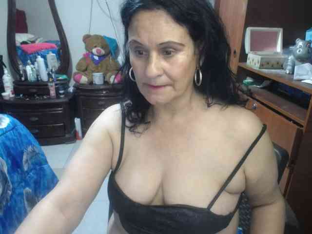 jazmin-mature
