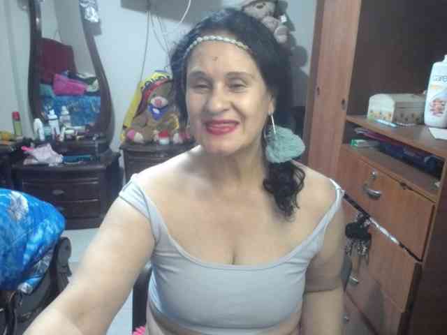 jazmin-mature