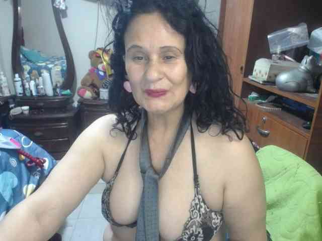 jazmin-mature