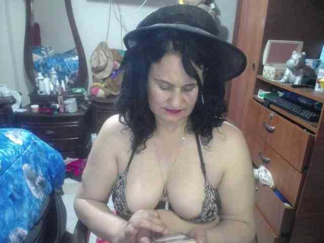 Model: jazmin-mature