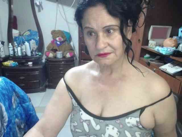 jazmin-mature