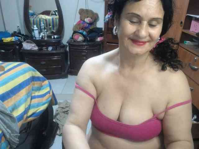 jazmin-mature