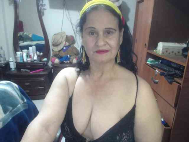 jazmin-mature