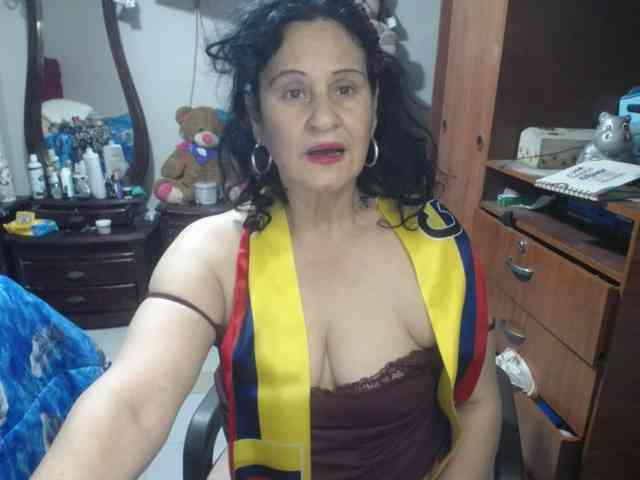 jazmin-mature