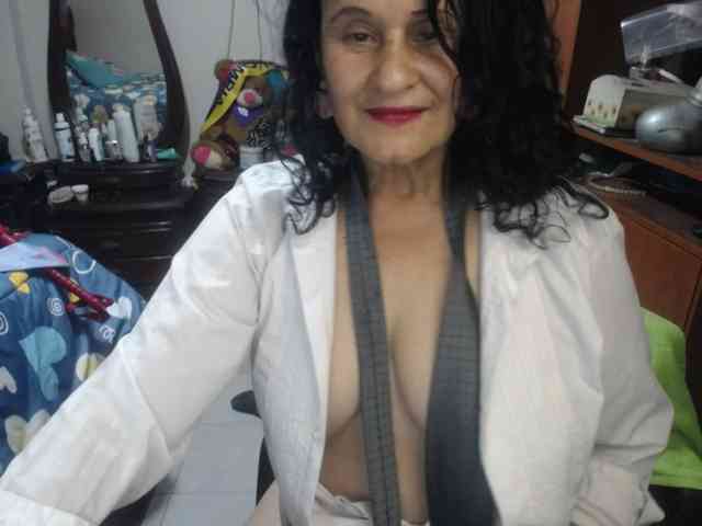jazmin-mature