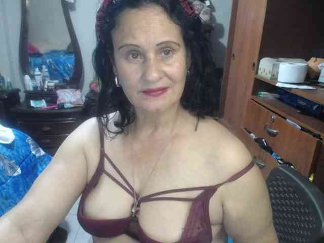 jazmin-mature