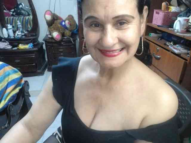 jazmin-mature