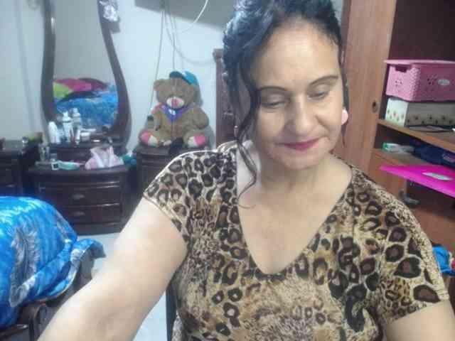 jazmin-mature