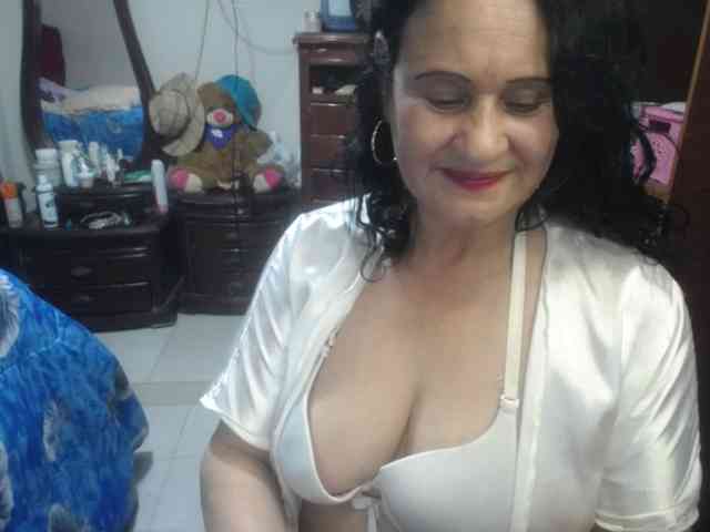 jazmin-mature