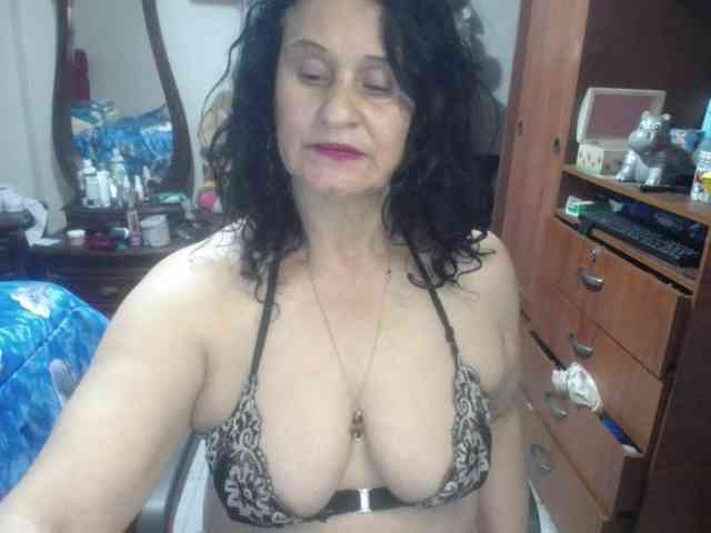 jazmin-mature