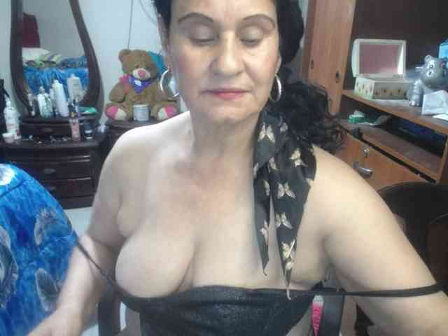 jazmin-mature