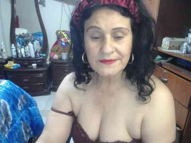 jazmin-mature