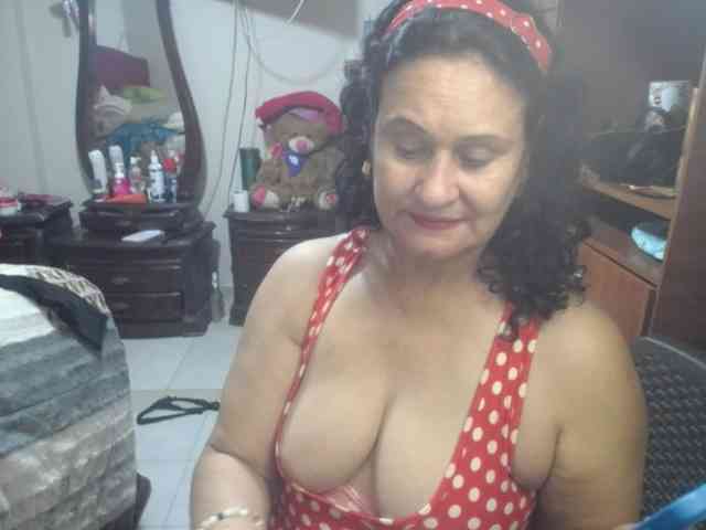 jazmin-mature