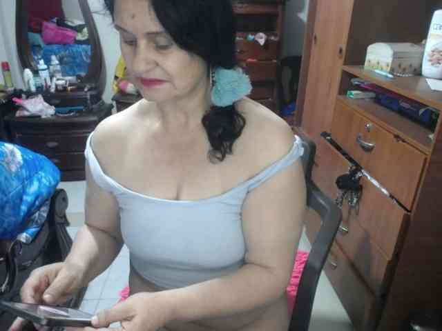 jazmin-mature